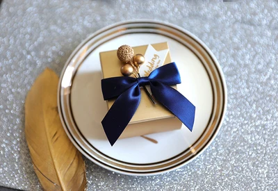 50 шт./партия, персонализированная DIY Золотая Подставка под шоколад, юбилей, день рождения, вечерние подарок коробка сладостей, Сувенирная Коробка для гостей - Цвет: blue small size