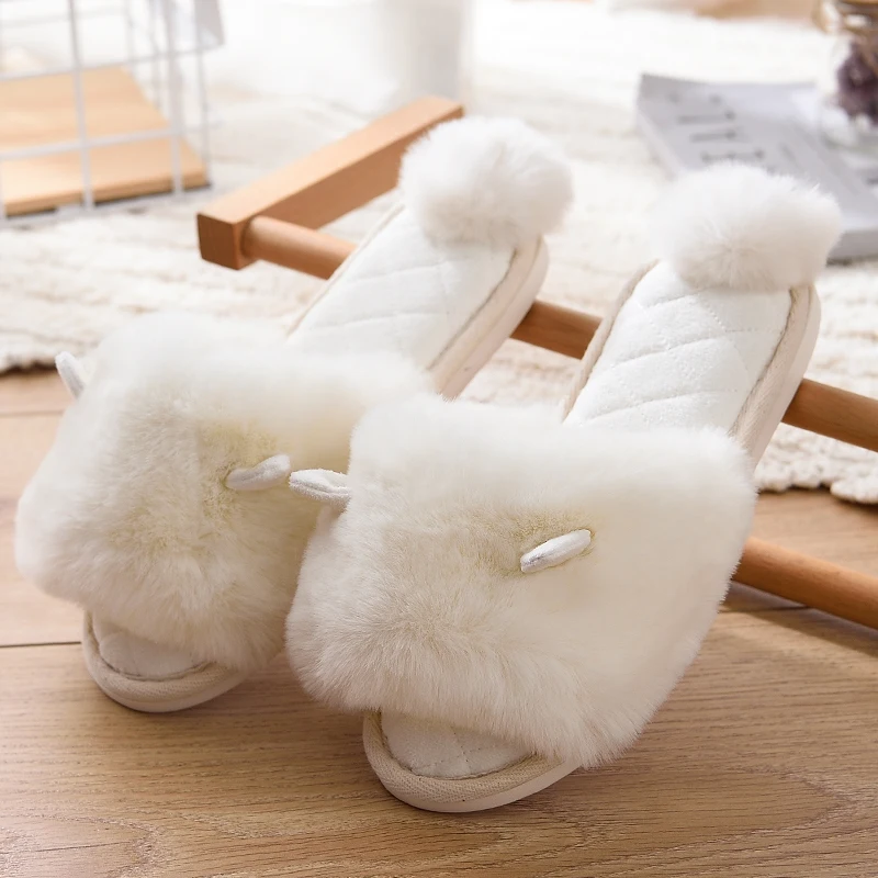 FZNYL/зимние домашние тапочки из искусственного меха; коллекция года; милые теплые меховые шлепанцы; обувь для комнаты спальни дома; женская обувь; zapatos de mujer - Цвет: White