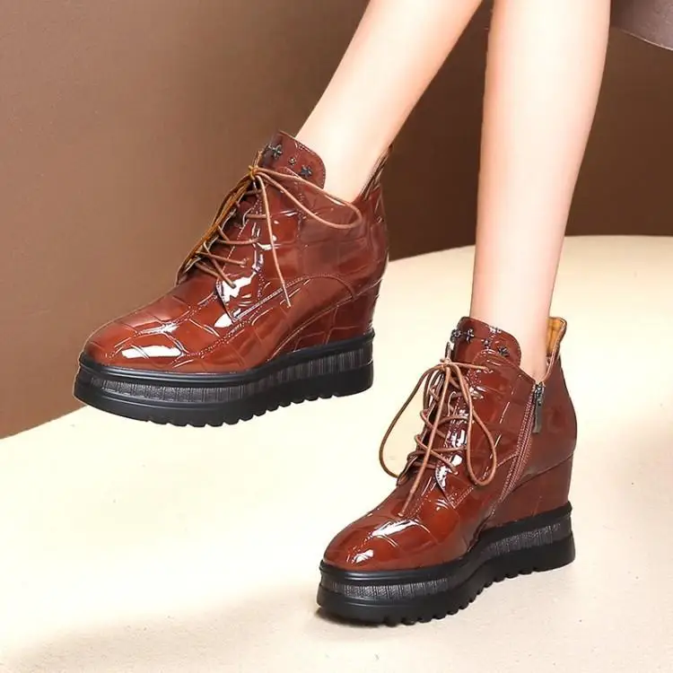 

Slope heel boots autumn and winter muffin boots stone grain thick bottom high heel Martin boots ultra-fine fiber 8cm