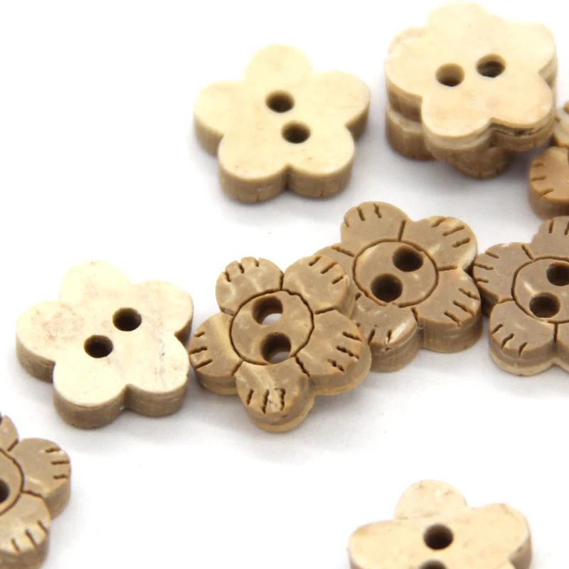 10mm Flower Carved White Wood Natural Shirt Buttons For Clothes Sewing DIY Crafts Wooden Coconut Children Scrapbooking Wholesale
