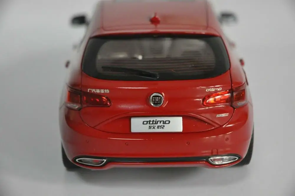 1:18 литая модель для Fiat Ottimo красный хэтчбек игрушечный автомобиль из сплава
