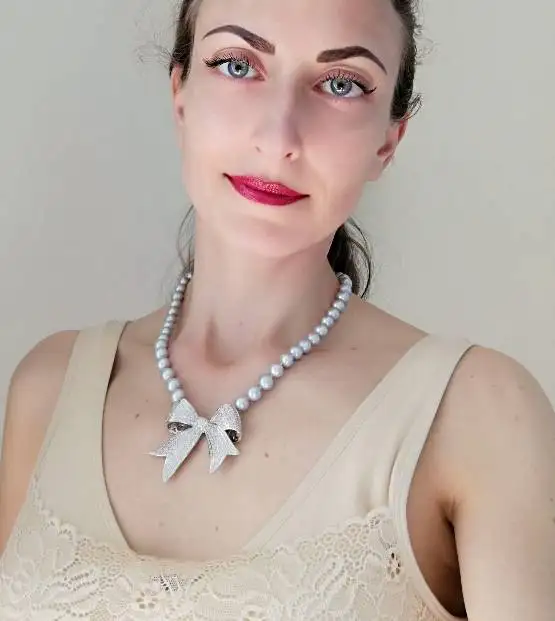 

Hand knotted natural 8-9mm nearl round fresh water gray pearl temperament micro inlay zircon bowknot necklace fashion jewelry