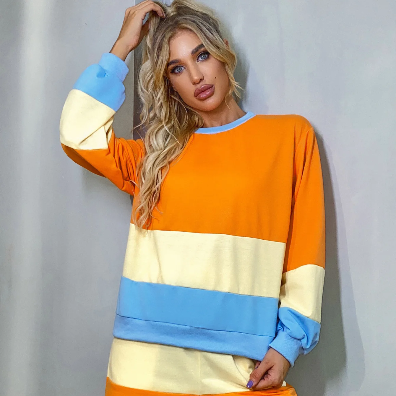 

2020 New Style for Autumn and Winter Light Color Women's Ins round Neck Color Matching Straight Casual Sweater