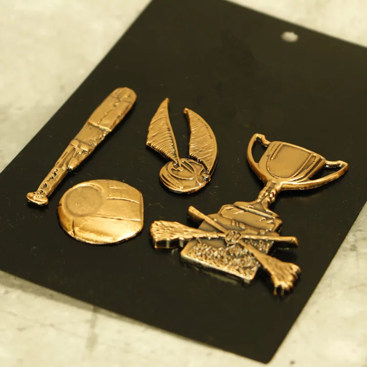 

HP Harry Wizard Quidditch Golden Snitch Brooch Pin Badge Classic Film Party Gift