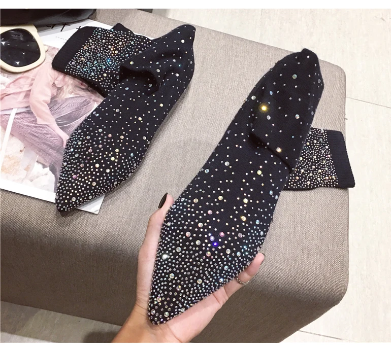 black Aneikeh/ г. Весенние модные женские сапоги выше колена с украшением в виде кристаллов обувь из эластичной ткани на плоской подошве с квадратным каблуком пикантные Ботинки Челси с острым носком без застежки серый, черный цвет, размеры 35-39 - Цвет: black