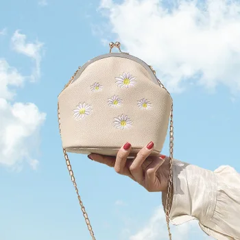 

Bags for women 2020 new fashion embroidery small daisy shell bag clip buckle chain shoulder messenger bag mini purse
