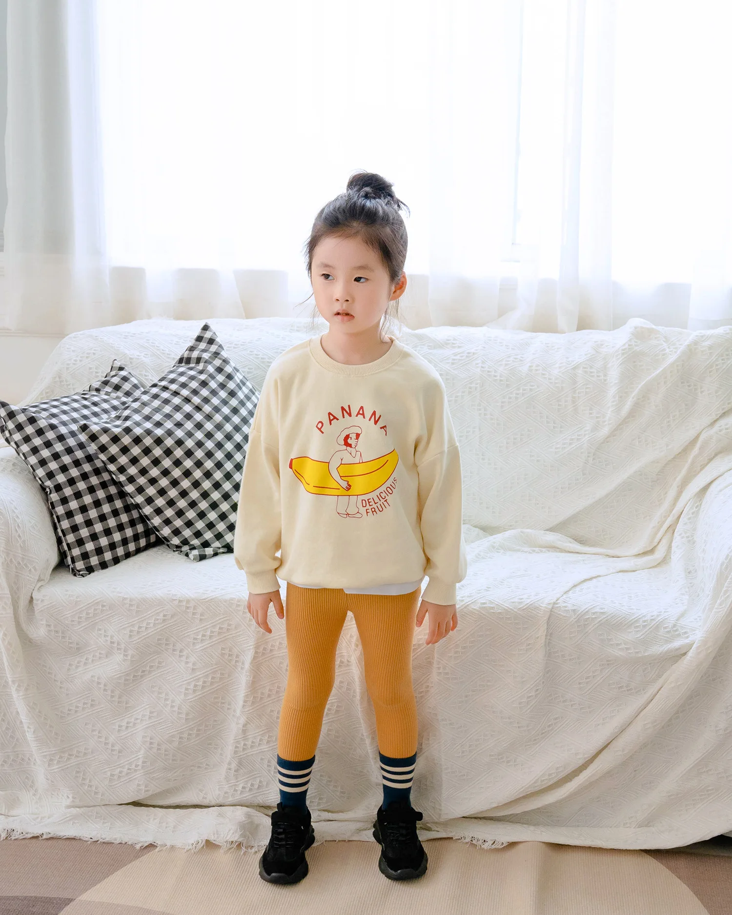 INS/ одинаковые комплекты для семьи Бежевый свитер с длинными рукавами и рисунком банана футболки для всей семьи, осенние свободные детские толстовки