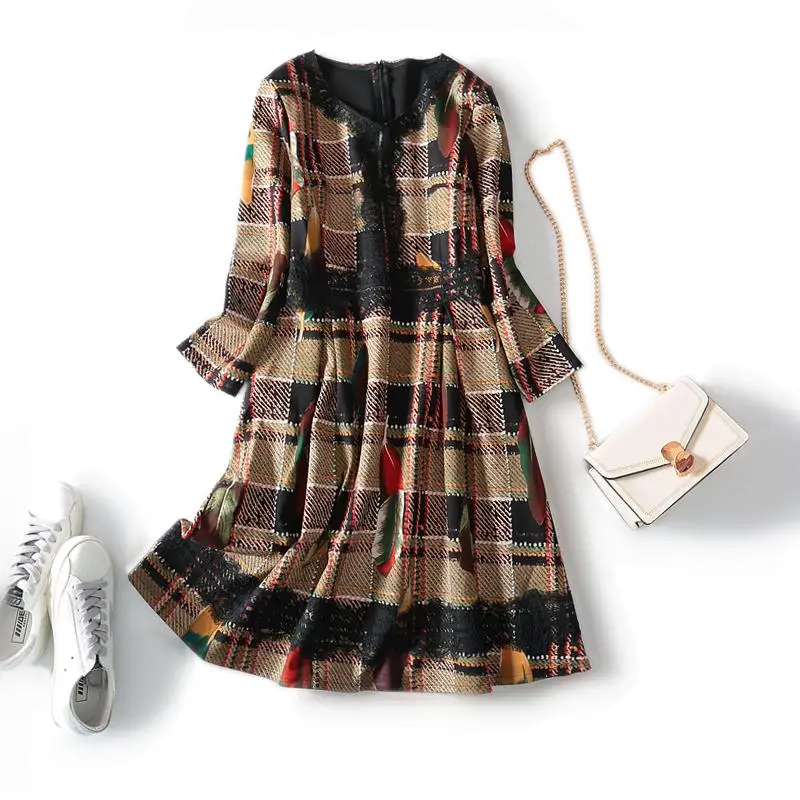 Three-dimensional Cutting Plaid Retro V-neck Lace Lace Cover Loose Dress Autumn And Winter New Women's Clothing L-3XL - Цвет: Khaki