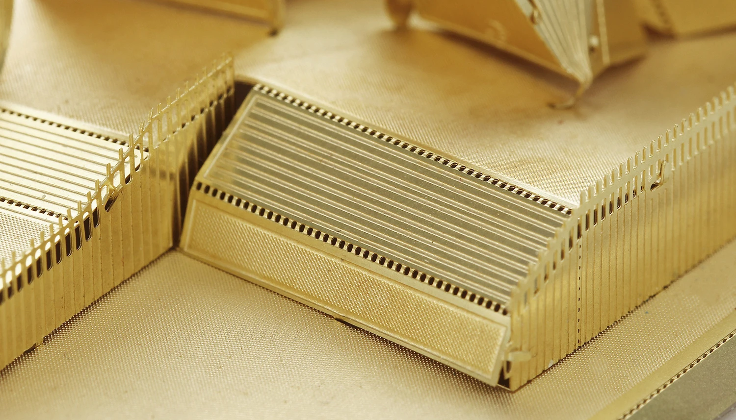 Металлическая 3D трехмерная головоломка из нержавеющей стали без клея DIY сборочная модель Сиднейский оперный дом золотой