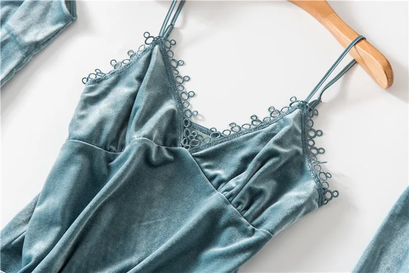 11929408050_1992033555