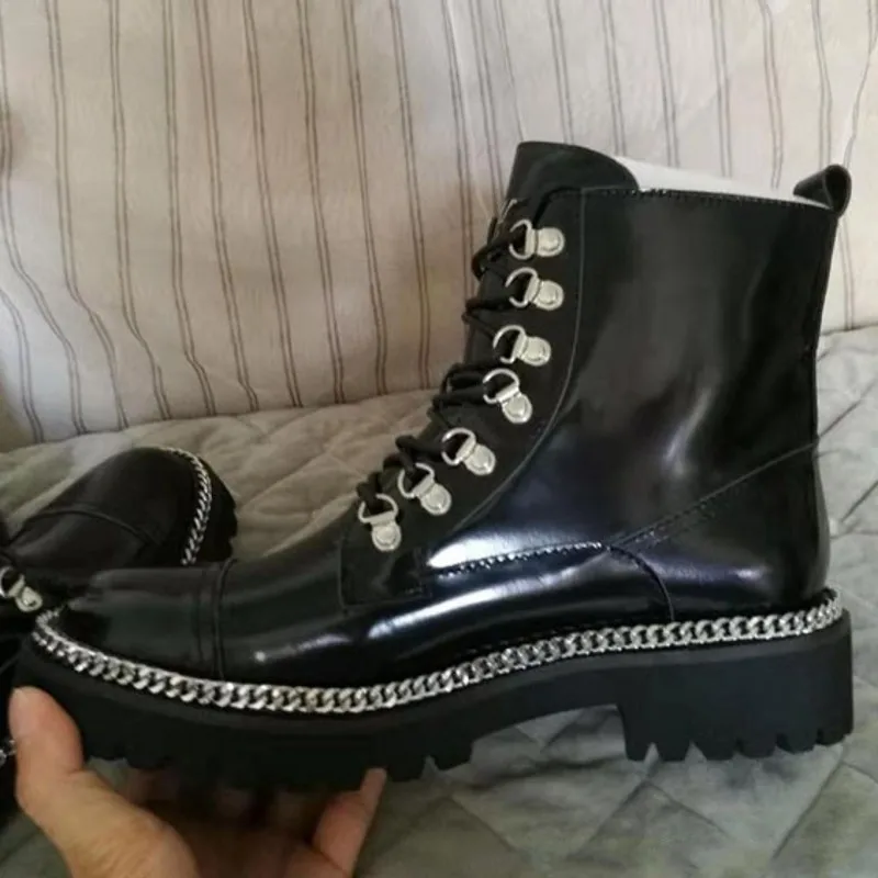 Женские ботильоны из высококачественной натуральной кожи на шнуровке с цепочкой