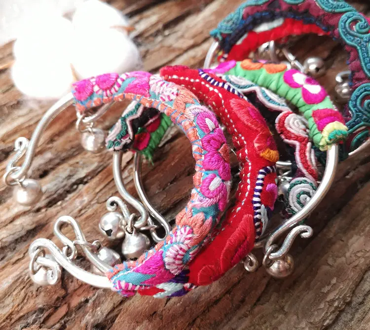 

charming bell, mouth, original Chinese style, hand made, antique, ethnic style, gift, embroidered Miao Silver Bracelet