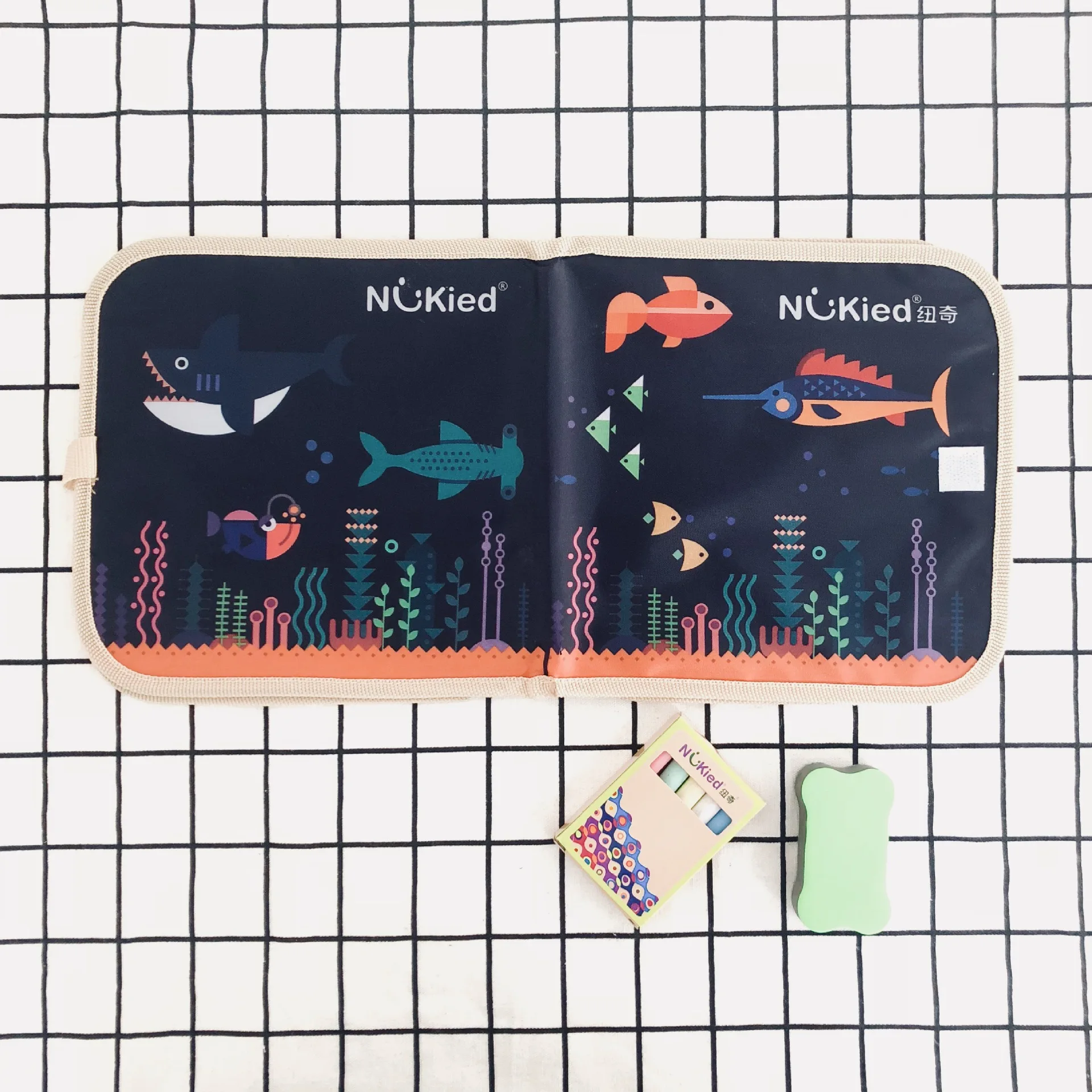 

NUKied Children Portable Drawing Board Chalk Bag Blackboard Graffiti Lettering Notebook Set Wipable Picture Book Baby Toy