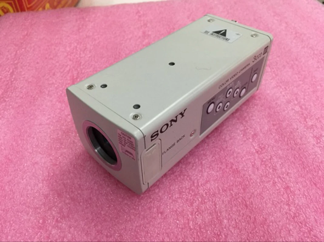 SONY 3CCD COLOR VIDEO MICROSCOPE CAMERA DXC-390 | LabX.com SONY 3CCD COLOR VIDEO MICROSCOPE CAMERA DXC-390 | LabX.com