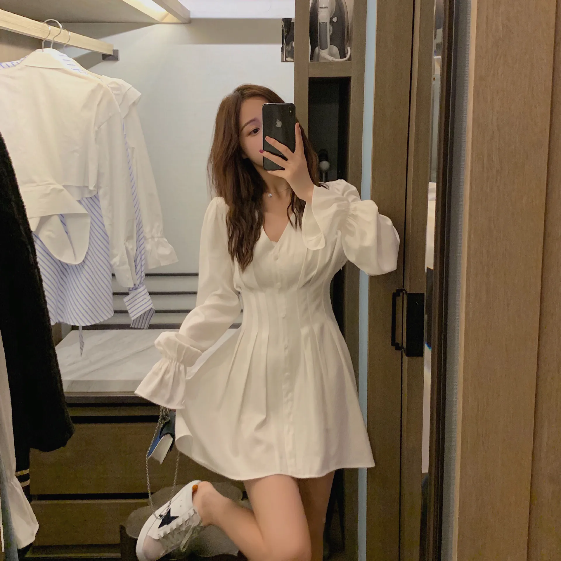 

Self-Made-Have Elegant of Bell Sleeve V-neck Short-height Gentle Fairy Skirt Short Skirt Sense of Design Non-mainstream Shirt Dr