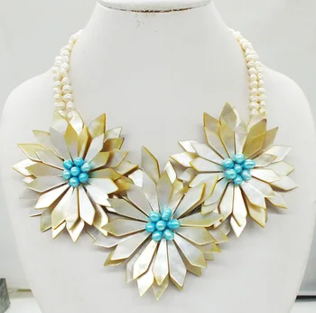 

new-2019# Natural sea shell flower necklace. (last one)