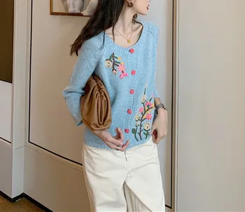 

Women's Knitted Sweater Single Breasted O-neck Embroidery Flower Knitwear with Red Flower Button Cardigan