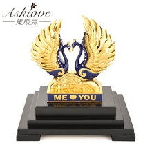 3D Amor Swan Casal Modelo Cisne Escultura Estátua Estatueta Miniatures 24K Da Folha de Ouro Doce amor decoração do Casamento Casa Decoração presentes(China)