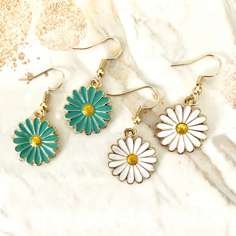 

White Daisy Marguerite Earrings Gold Zinc Alloy Mint Green Flower Charms Dangle Women Hoop Eardrop Fashion Jewelry Drop Shipping