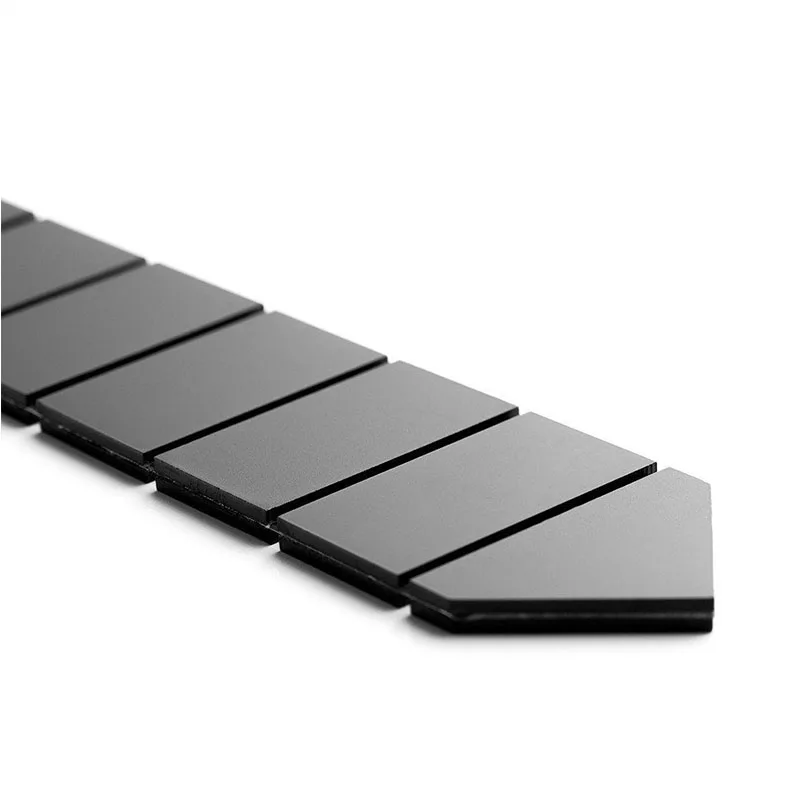 Рисунок 4 - Глянцевый черный мужской модный