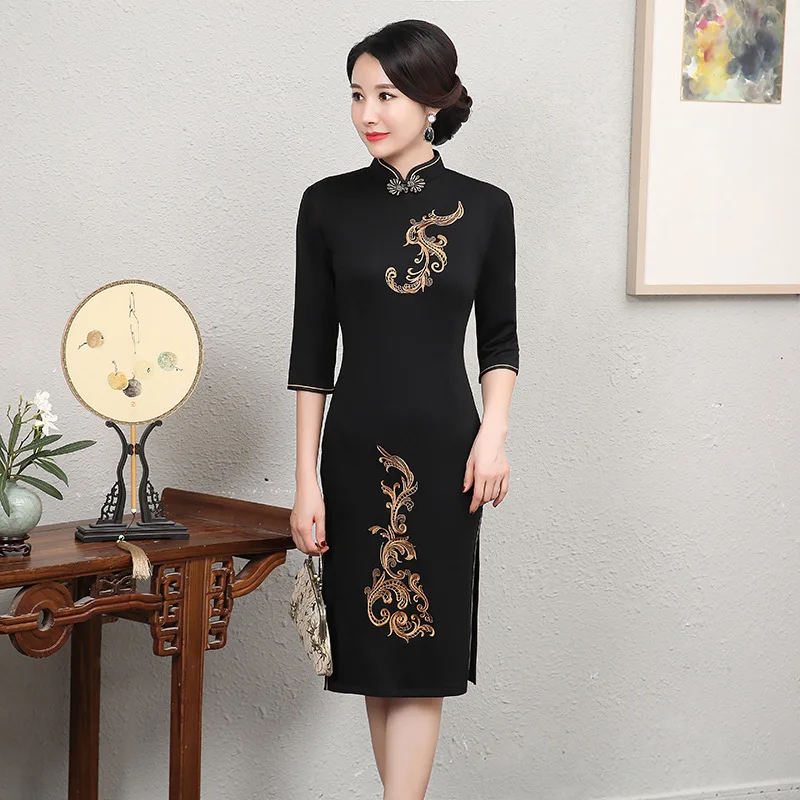 

Yue Tang 2019 Autumn and Winter The New Slim Fit Mid-length Five-point Sleeve Banquet Embroidered Improve Cheongsam Dress