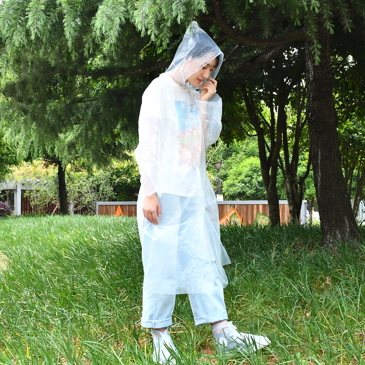 

Disposable Transparent Raincoat Poncho Rain Disaster Prevention Goods Simple Light Weight Emergency Traveling Unisex Rain Coat