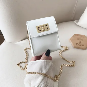 

Spring and summer on the new messenger bag female 2020 new Korean version of the lock fashion shoulder shoulder small square bag