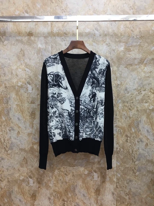 

2019 Early Autumn New Woman V-collar Abstract Printing Pattern Knitted Long Sleeve Card Knitted Shirt 819