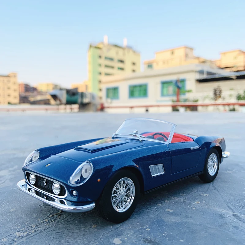 Bburago коллекция Ferrari 250GT 1:24 от производителя Авторизованная модель автомобиля из