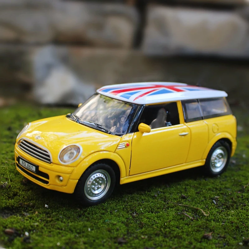 1:32 Mini Countryman Diecast Alloy Metal Car Model for MINI Coopers Model Pull Back Car Toy Vehicles Miniature Scale toy motorcycle Diecasts & Toy Vehicles