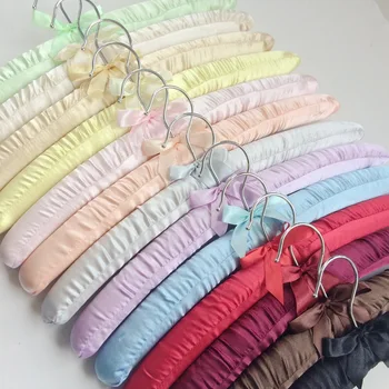

15pcs Satin Padded Hanger Silk Wrapped Clothes Hanger Clothes Hanging Gold Hook Sponge Hangers Shop Display Hangers