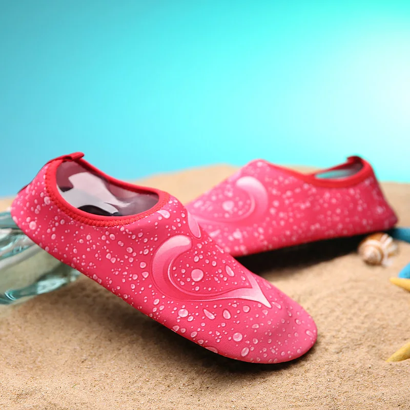 Акваобувь для влюбленных плавательные носки розовая летняя пляжная обувь