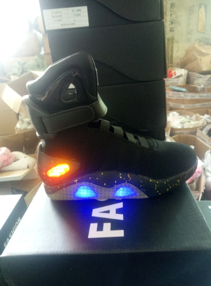 Новинка года; ботинки будущего Маскарадного костюма Marty McFly; кроссовки; Светодиодный светильник; светящаяся обувь для костюмированной вечеринки; подзаряжаемые подарки на день рождения - Цвет: black