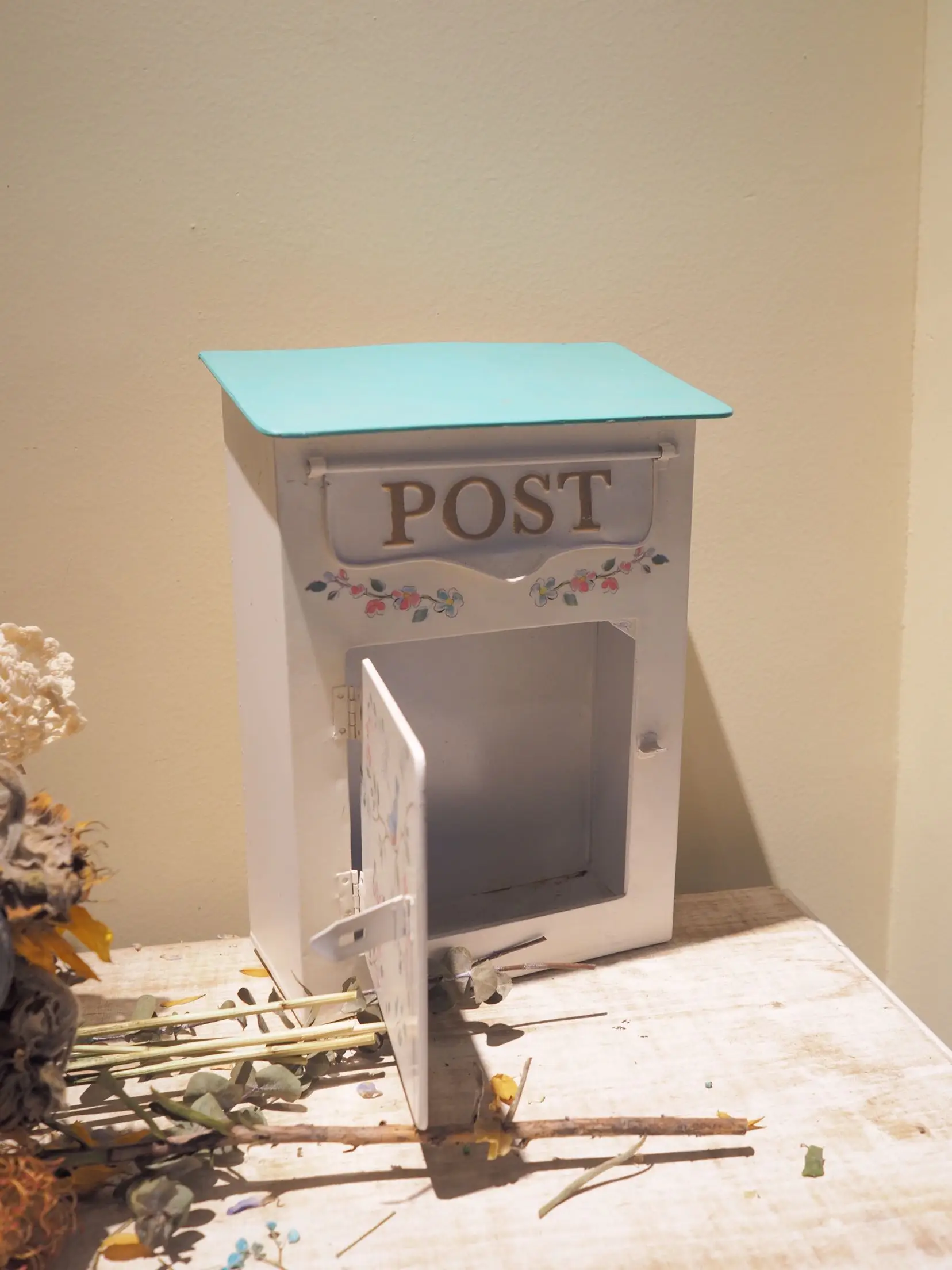 

Distressed Retro Handicraft Countryside Metal Mailbox Wall Decor Garden Balcony
