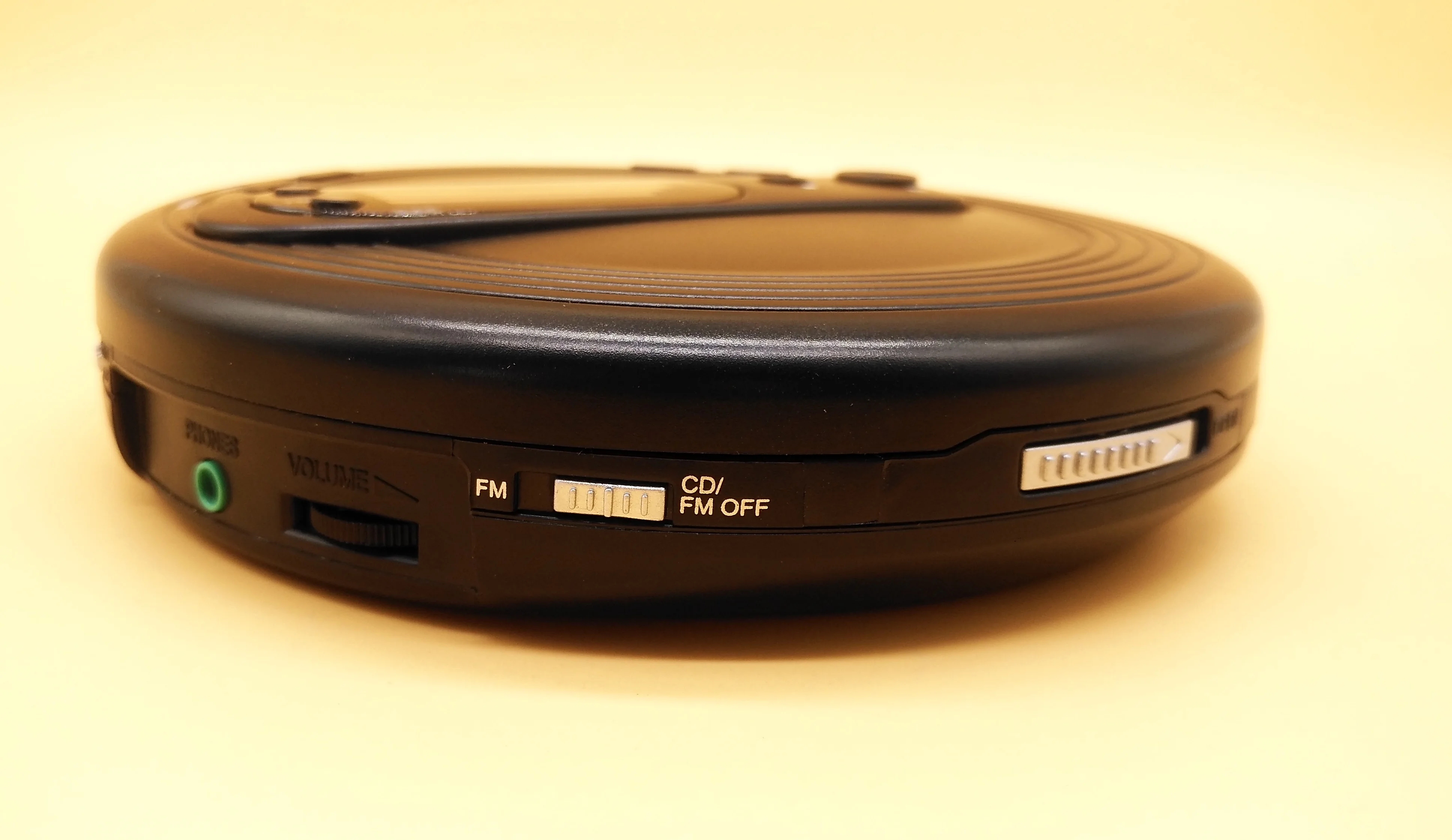 Cena Zupełnie nowy przenośny odtwarzacz CD dla Audio CD CD R z radiem FM ochrona przed wstrząsami pomiń wolny basowa ESP zwiększyć System słuchawki