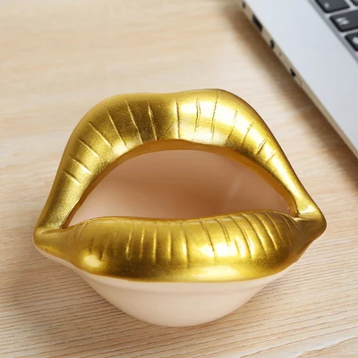 Sexy Red Lip Ceramic Ashtray Cute Lovely Ashtray Fashion Gift Portable Cigarette Accessories Cigarette Cylinder for Use In Car