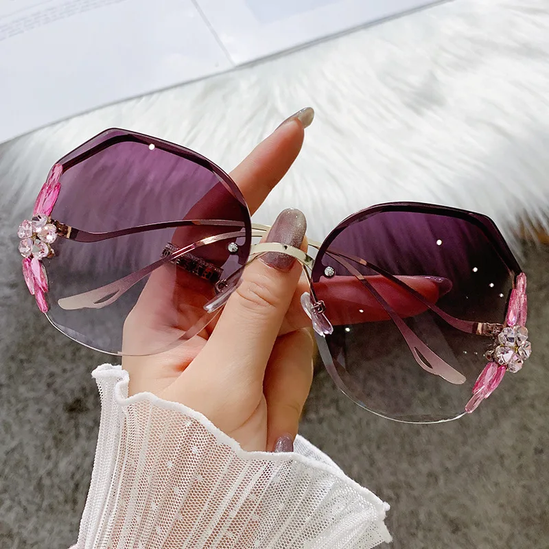 Fashion Luxury Sunglasses Bling Rhinestone Sun Glasses Vintage Shades for Women Big Diamond Eyeglasses Gafas De Sol Mujer 2021 oversized sunglasses