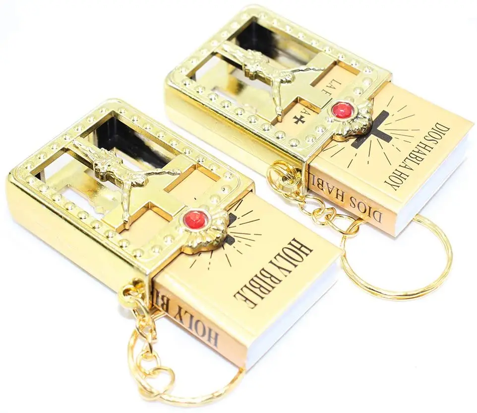 Pop Keychain Toys 20pcs Spanish Real Mini Holy Bible Keychain Catholicism Christian Jesus Cross Keychain First Communion Religion Party Holy gift