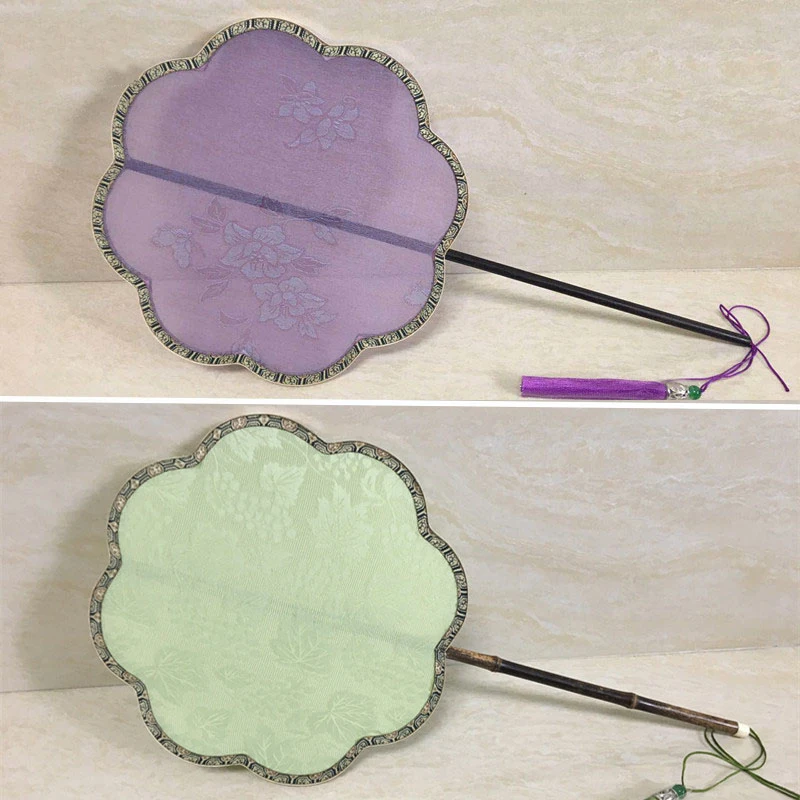 

Custom Vintage Round Chinese Silk Fans Costume Dance Decorative Hand Fan Long Handle Ladies Hanfu Cheongsam Fan Birthday Gift