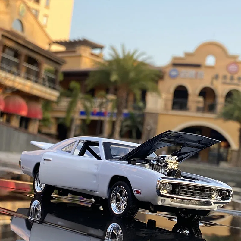 Модель спортивного автомобиля Dodge Charger из сплава в масштабе 1:32 Литые и игрушечные