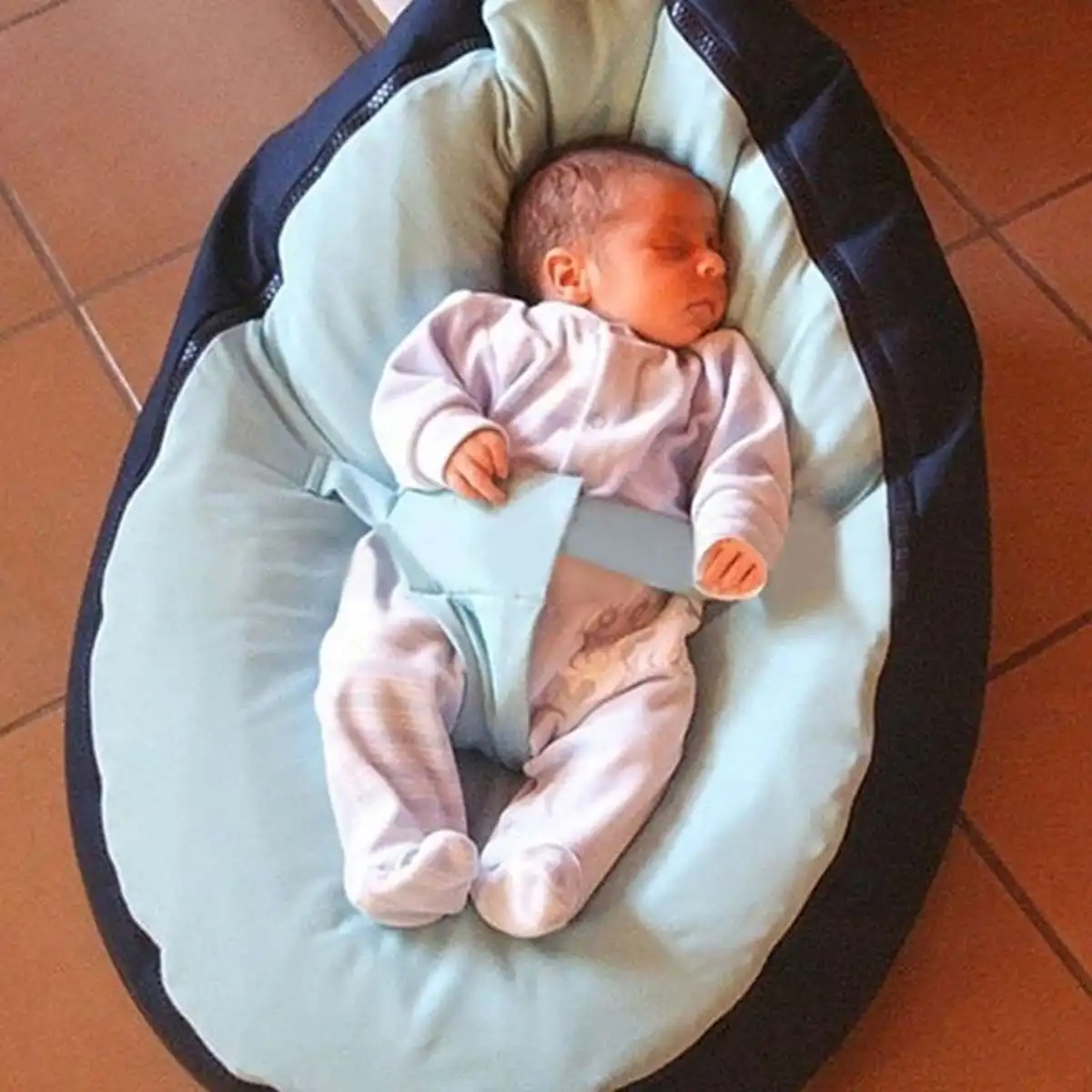 Morbido seggiolino per bambini sacco a sacco per bambini coprimaterasso senza Pouf di riempimento per l'alimentazione del lettino per coccole con cintura per protezione di sicurezza - immagine 2