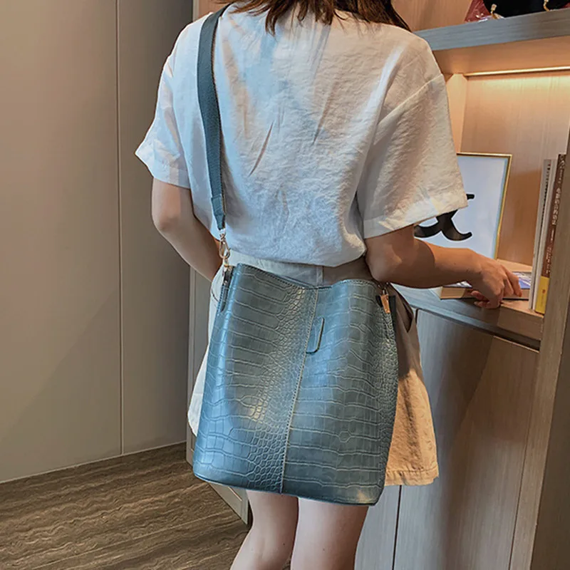 

Big Bag Female 2019 New Korean Version Of The Wide Shoulder Strap Large Capacity Stone Pattern Shoulder Messenger Bag Bucket Bag