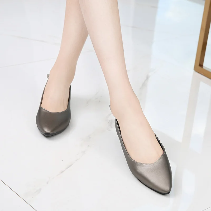 

Black And White with Pattern Work Shoes Women's 2019 Flat Pointed Formal Wear Single Shoes Business Going to Work Shoes Soft Bot