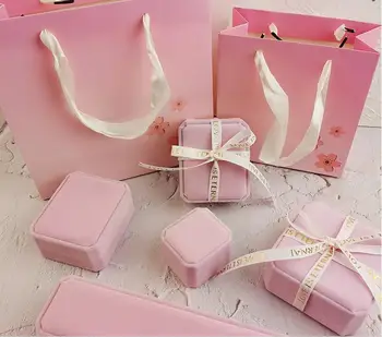 

Wholesale delicate jewelry packaging box in pink flannelette For all kinds of jewelry new