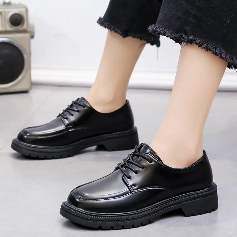 

Fashion small leather shoes women's thick bottom casual wild solid color Round Toe Lace-Up 2020 spring autumn essential Z15-09