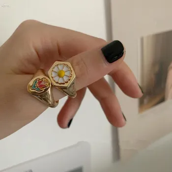 

AOMU 2PCS/SET 2020 Fashion Small Daisy Tulip Metal Gold Color Rings for Women Vintage Flower Enamel Ring Jewelry Gifts
