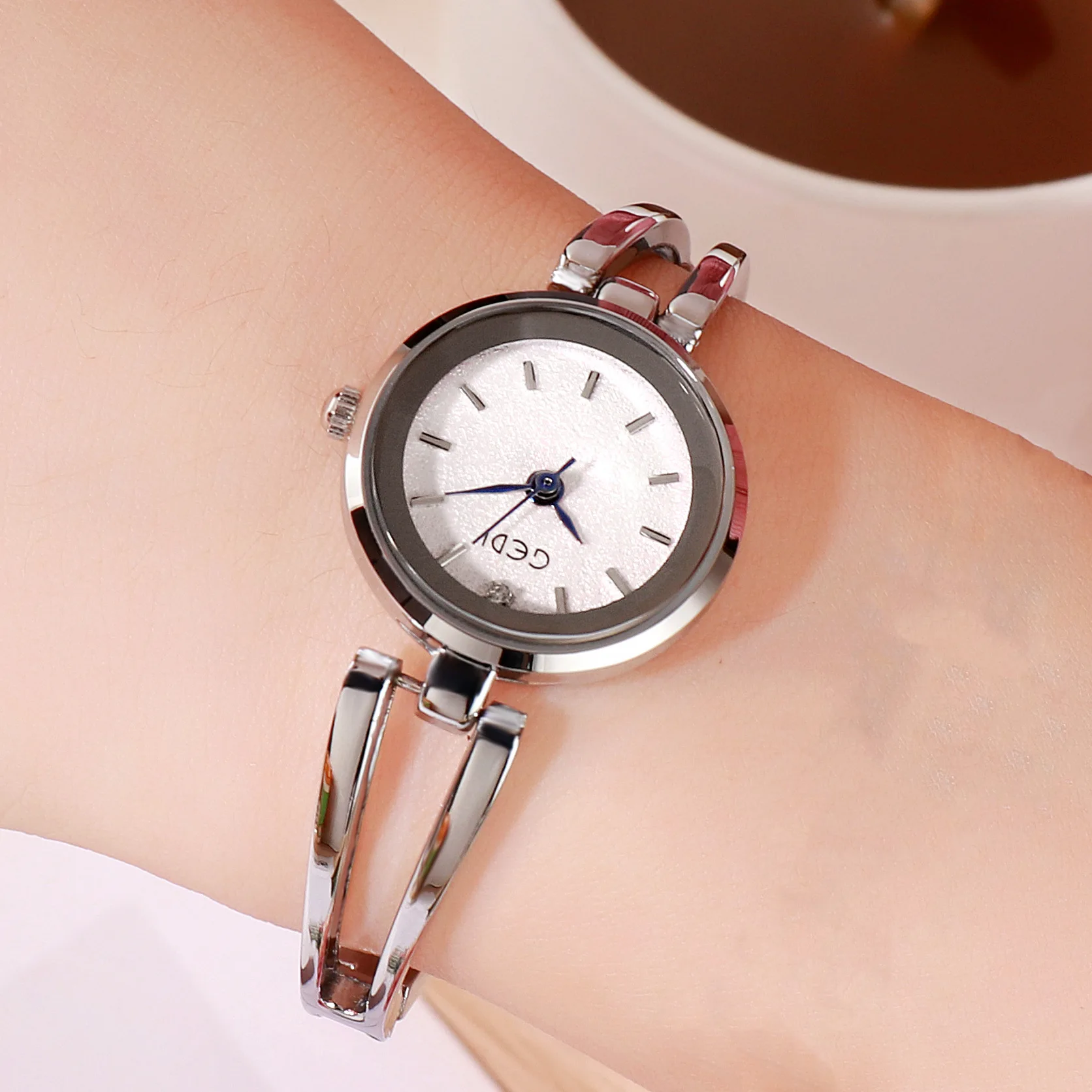 

Luxury High Quality Watches for Women Bracelet Watch Ms. Red Watch Temperament Waterproof Small Women's WatchDesigner Brand