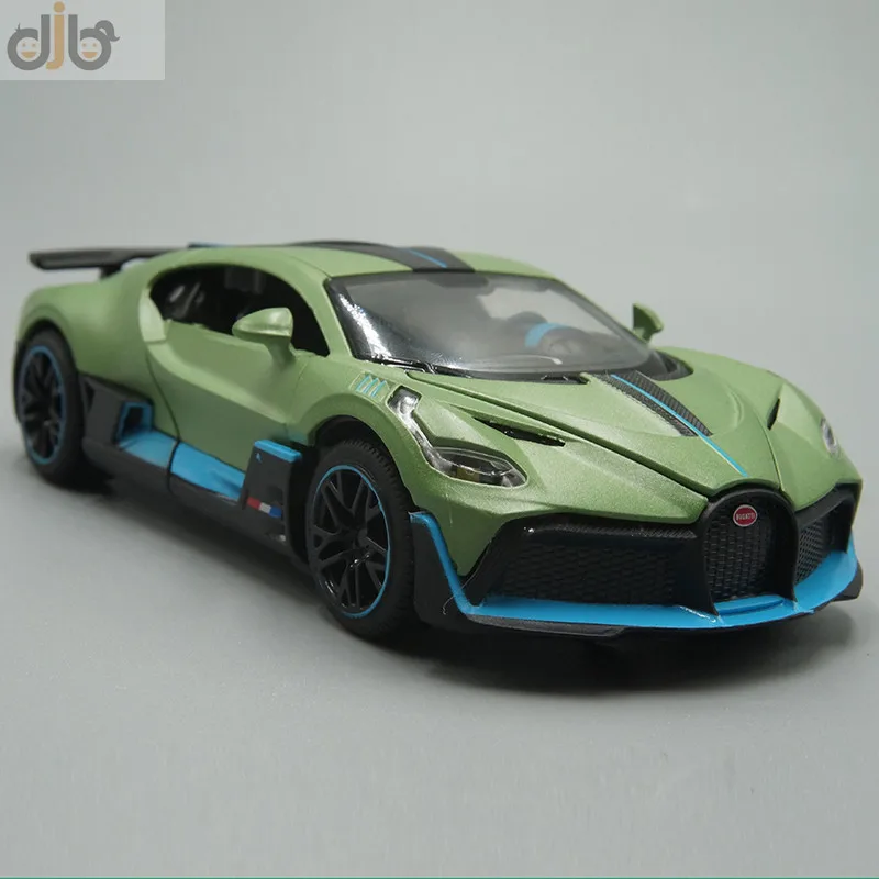Модель автомобиля из литого под давлением 1:32 игрушка F-Bugatti DIVO со звуком и