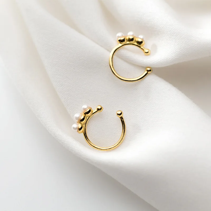

S925 Sterling Silver Circle White Shell Pearl Clip on Earrings Ear Cuff for Women Clip Ear Earrings Without Piecing Silver/Gold