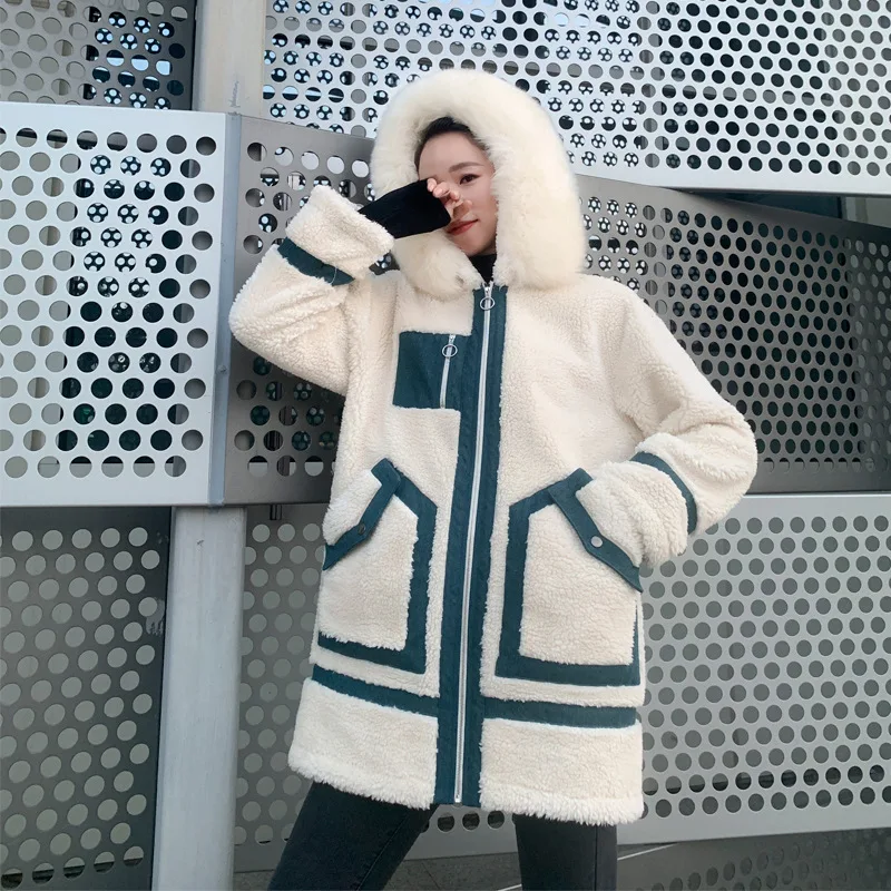 

2019 The New Thickened Warm Lamb Coat Has A Loose Femininity and Short Cap Hair Patchwork Zipper Women Jackets and Coats